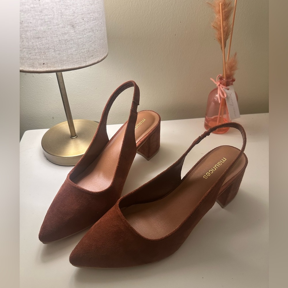 Like new suede heels 👠